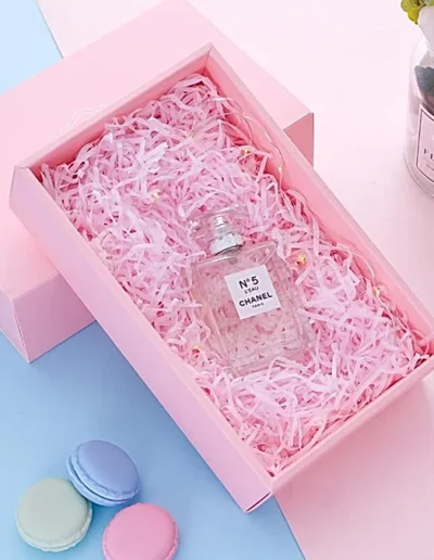 Custom rigid box packaging, luxury gift boxes, magnetic closure boxes, drawer boxes, shoulder neck boxes, premium retail packaging, perfume packaging, candle packaging, cosmetic packaging, foil stamping, embossing and packaging development solutions by BoxCraft