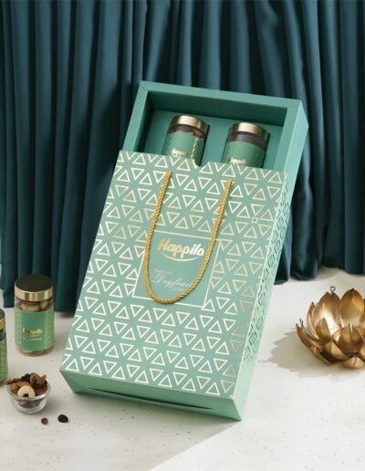 Custom rigid box packaging, luxury gift boxes, magnetic closure boxes, drawer boxes, shoulder neck boxes, premium retail packaging, perfume packaging, candle packaging, cosmetic packaging, foil stamping, embossing and packaging development solutions by BoxCraft